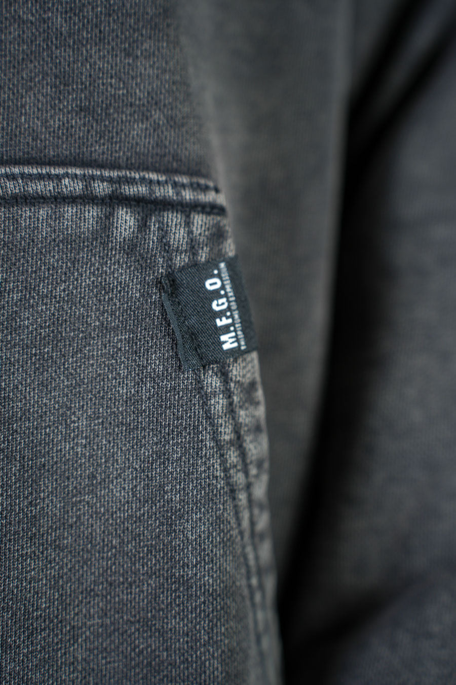 Hoodie Negra Deslavada Gramaje 420 Marca "MFGO"