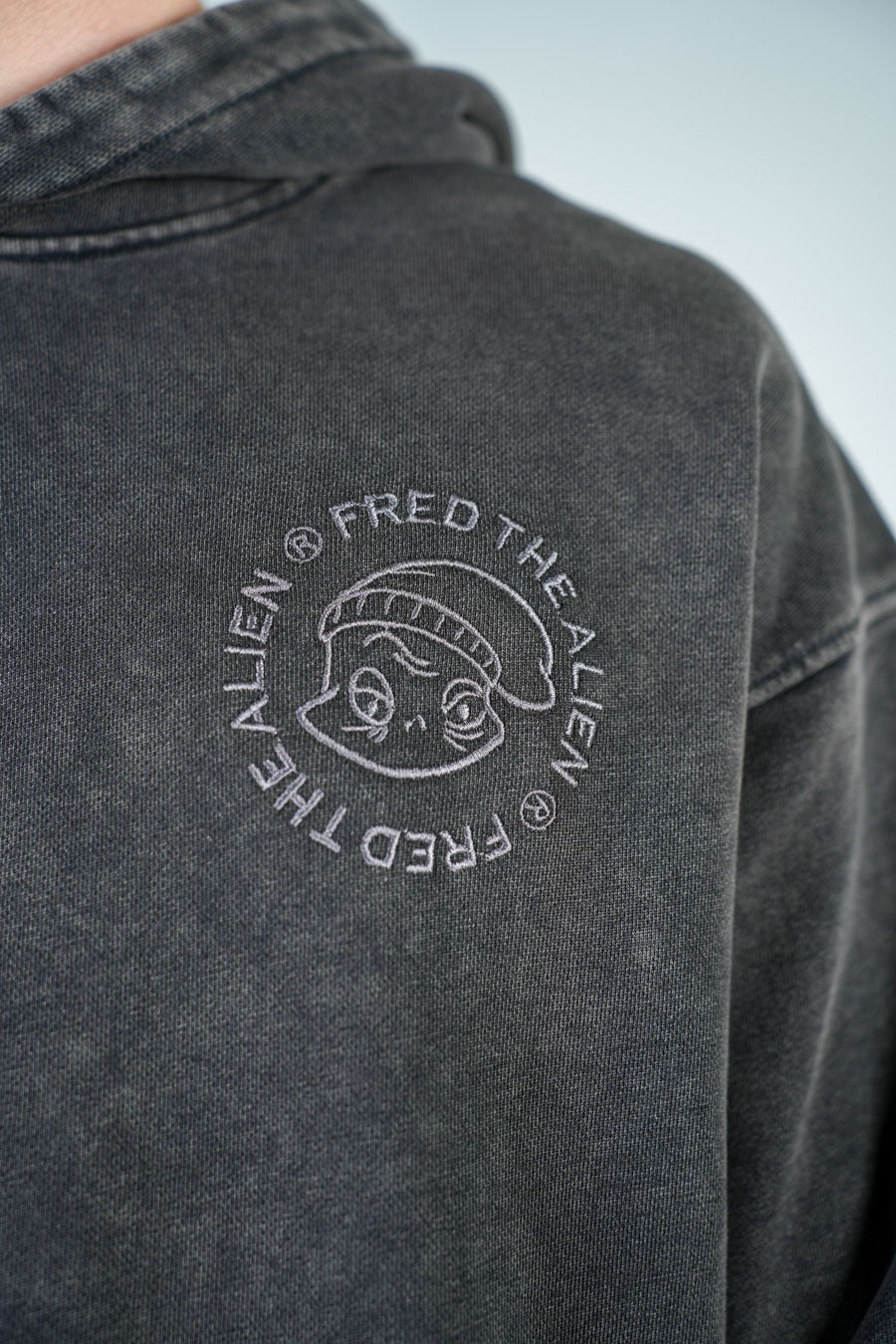 Hoodie Negra Deslavada Gramaje 420 Marca "MFGO"