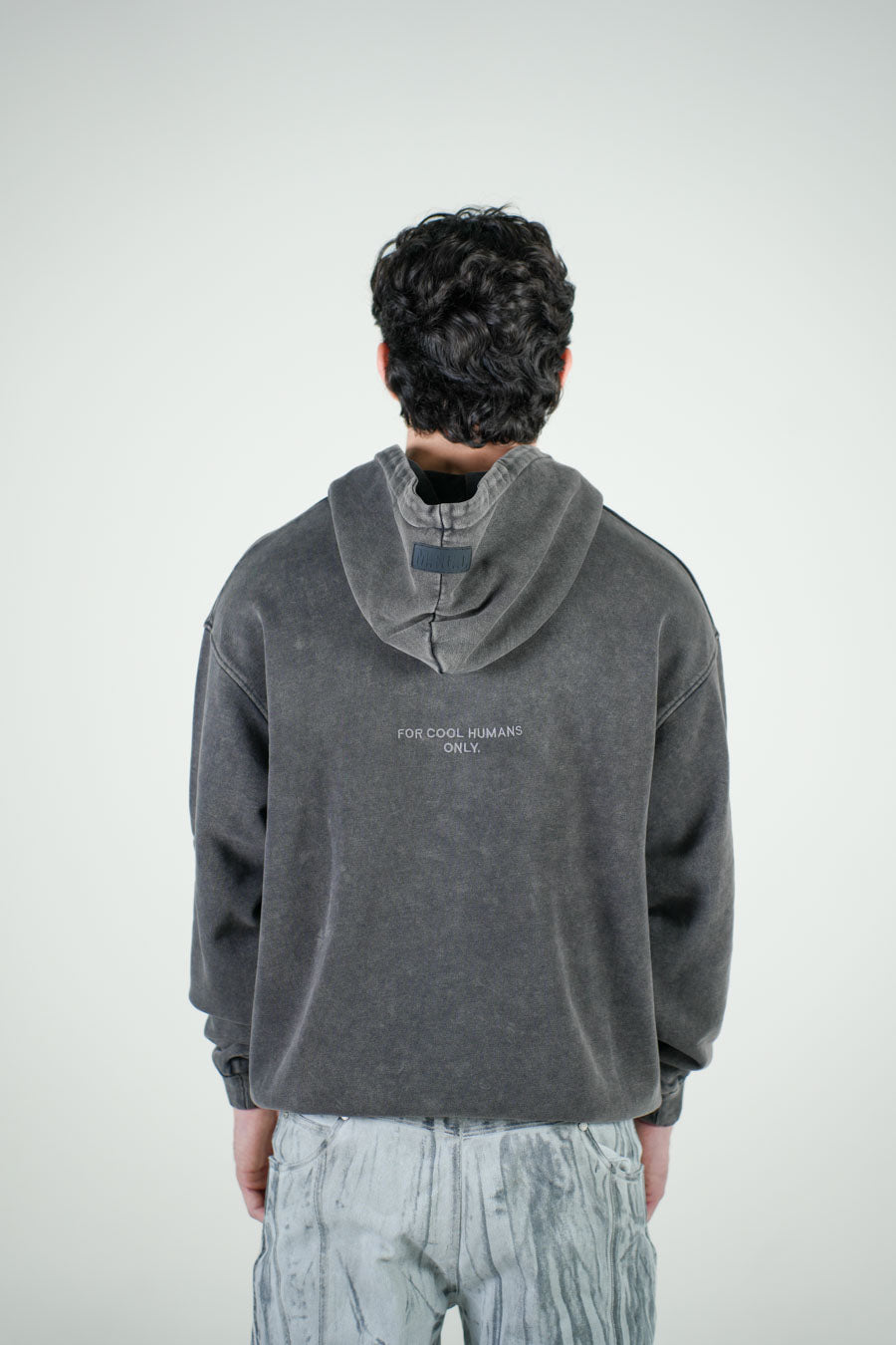 Hoodie Negra Deslavada Gramaje 420 Marca "MFGO"