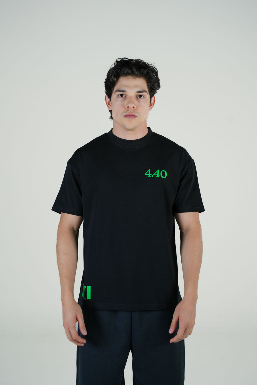Playera Semi Oversize Negra Gramaje 305 Marca "4.40"