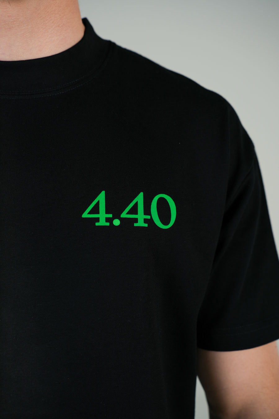 Playera Semi Oversize Negra Gramaje 305 Marca "4.40"