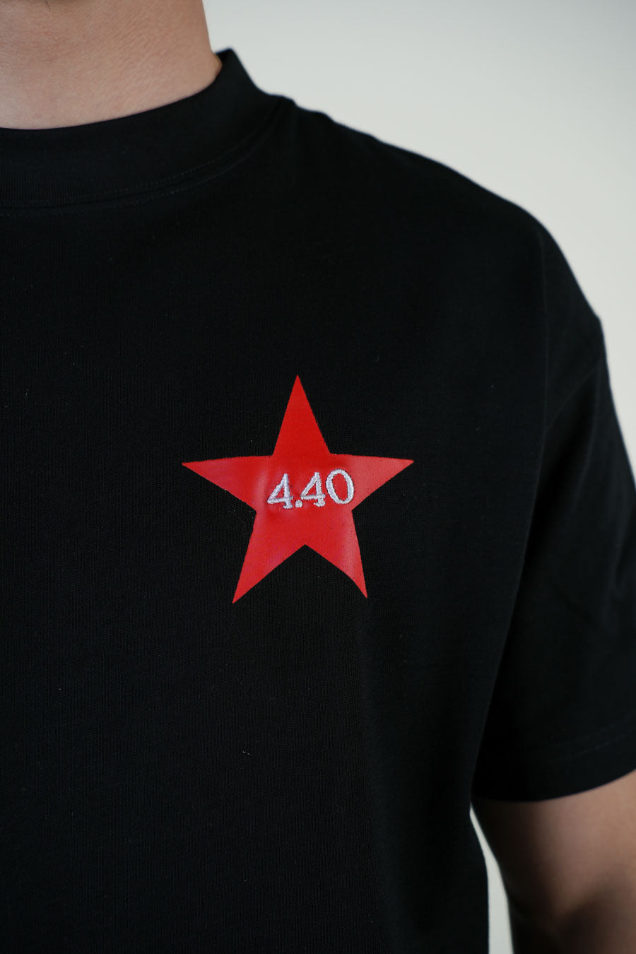 Playera Semi Oversize Negra Gramaje 305 Marca "4.40"