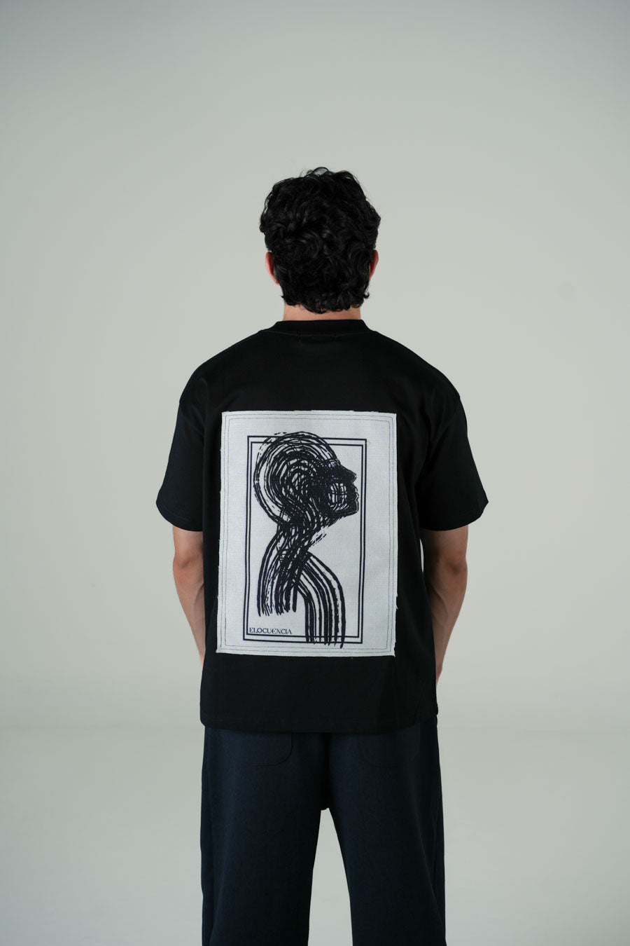 Playera Semi Oversize Negra Gramaje 305 Marca "ELOCUENCIA"