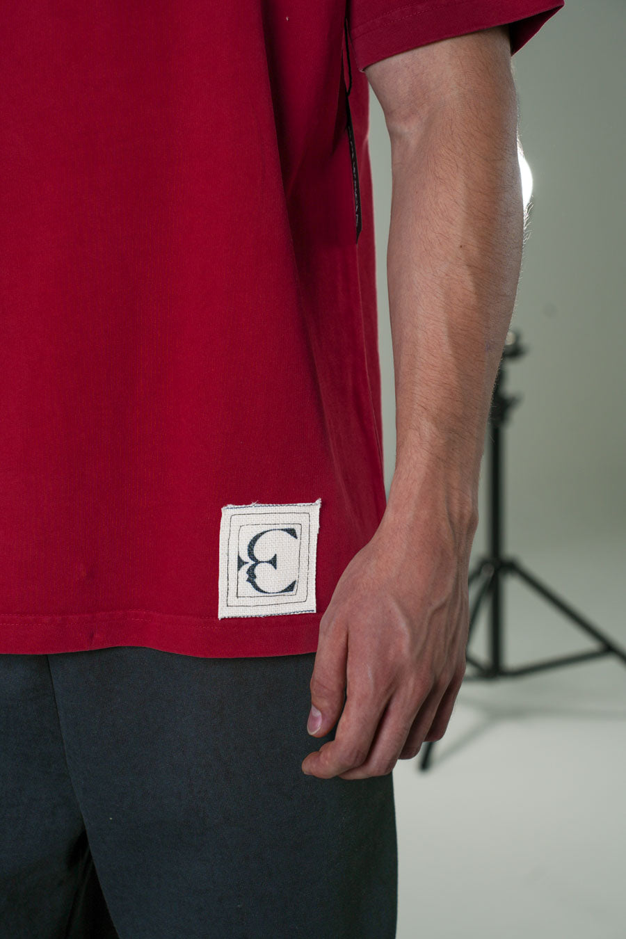Playera Semi Oversize Roja Gramaje 250 Marca "ELOCUENCIA"