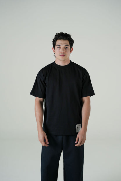 Playera Semi Oversize Negra Gramaje 305 Marca "ELOCUENCIA"