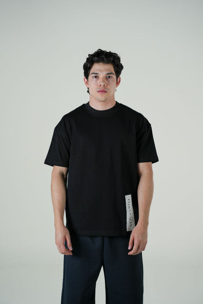 Playera Semi Oversize Negra Gramaje 305 Marca "ELOCUENCIA"