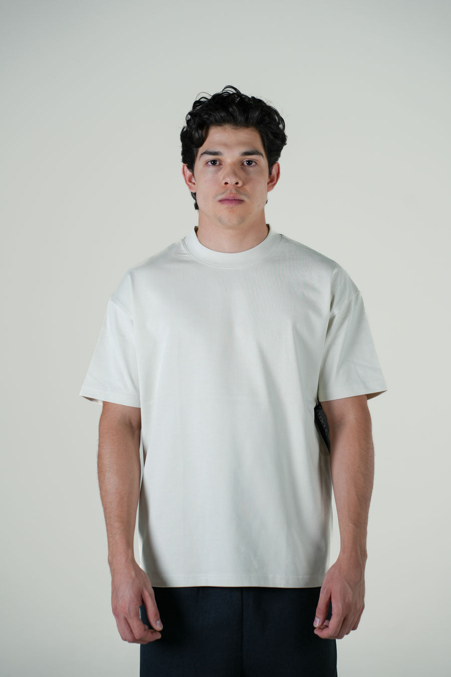 Playera Semi Oversize Off White Gramaje 305 Marca "ELOCUENCIA"