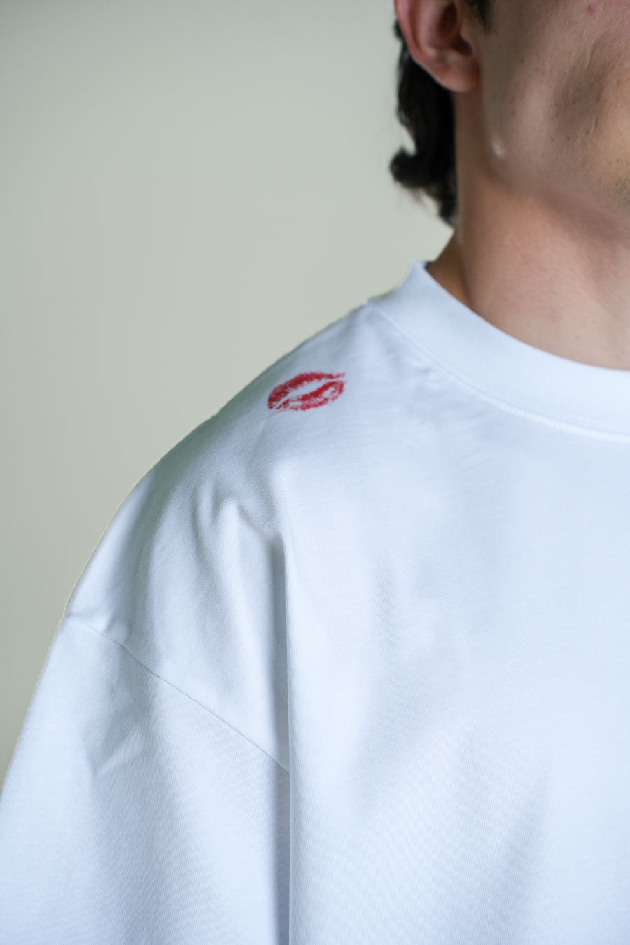 Playera Semi Oversize Blanca Gramaje 305 Marca "ODD LAWZ"