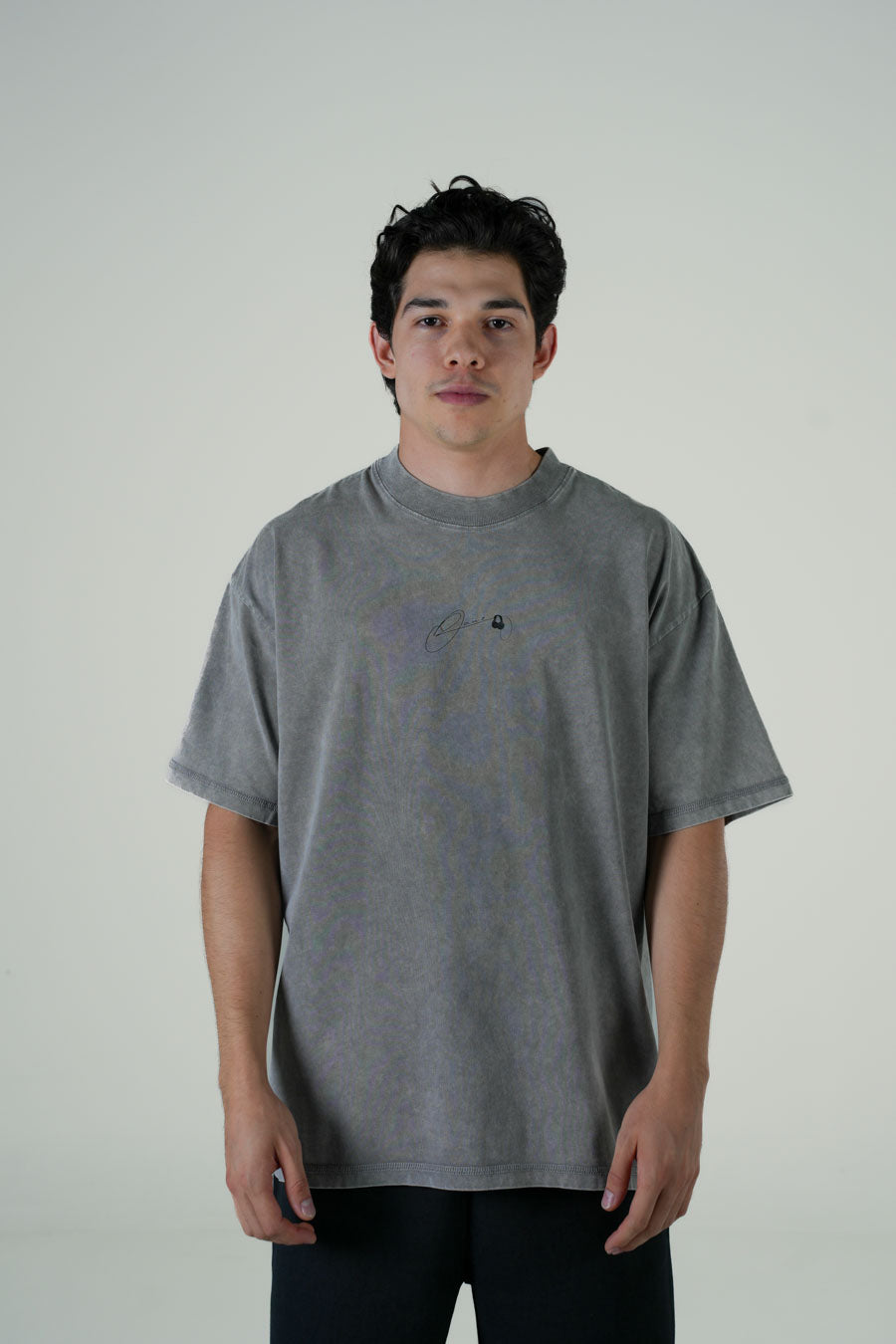 Playera Semi Oversize Gris Gramaje 260 Marca "ODD LAWZ"