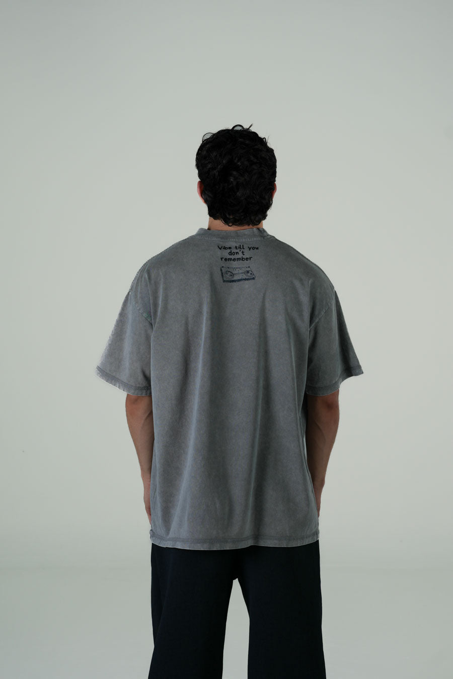 Playera Semi Oversize Gris Gramaje 260 Marca "ODD LAWZ"