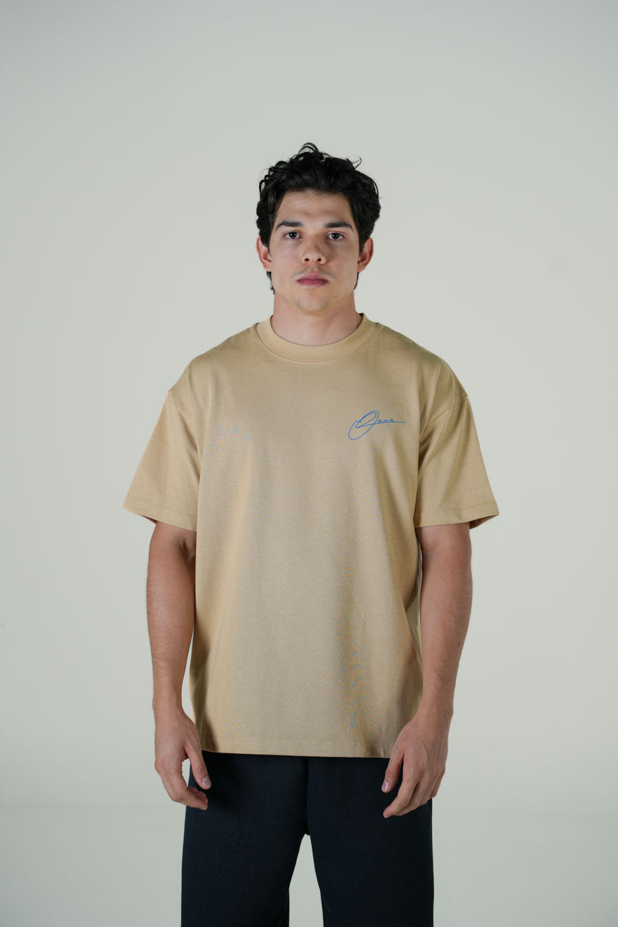 Playera Semi Oversize Khaki Gramaje 260 Marca "ODD LAWZ"