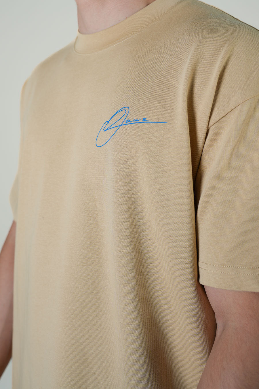 Playera Semi Oversize Khaki Gramaje 260 Marca "ODD LAWZ"