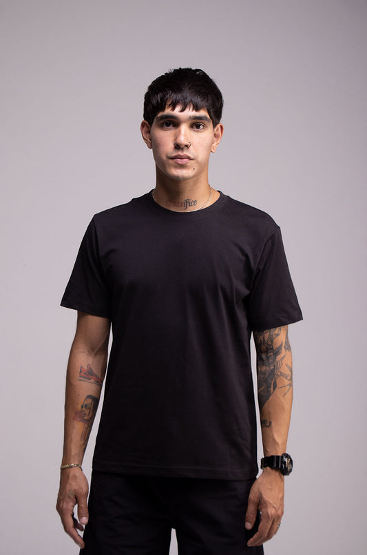 Playera Negra Slim Fit 200 GSM