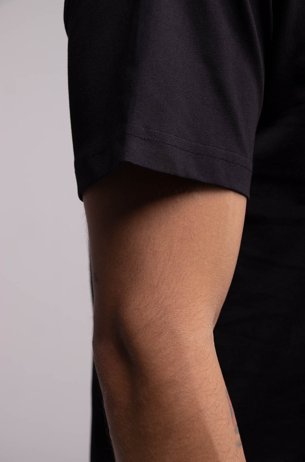 Playera Negra Slim Fit 200 GSM