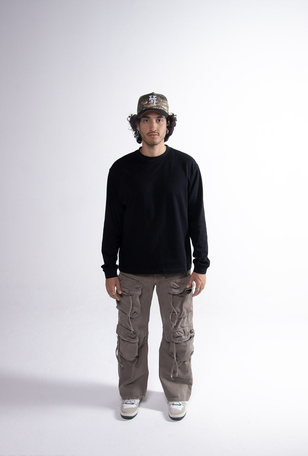 Playera Semi Oversize Negra Manga Larga 275 GSM